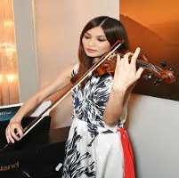 Apart from acting, she had also taken training of violin and piano.